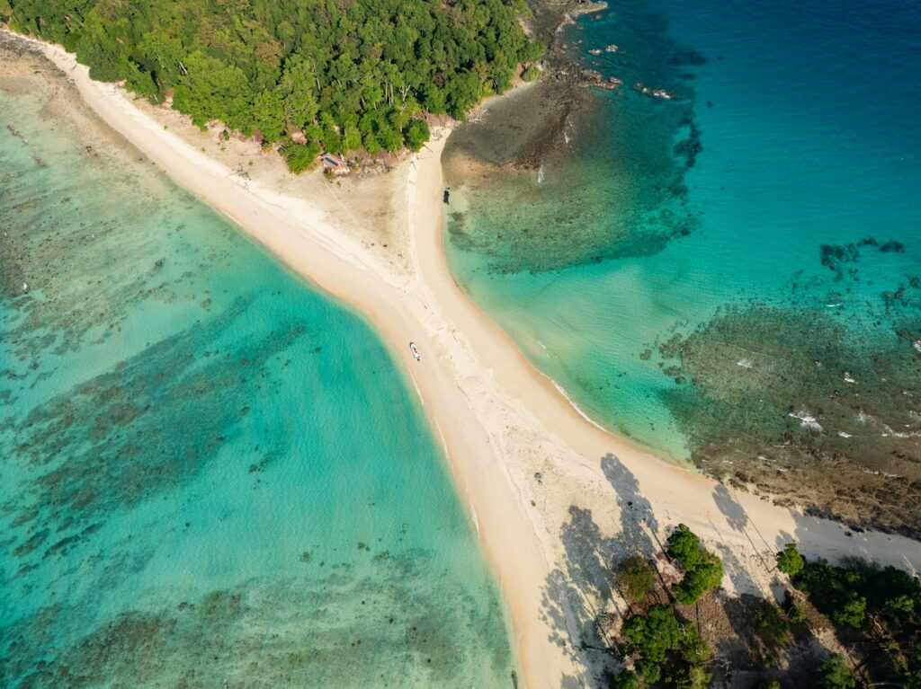 Kelor Island: The 20-Minute Summit Closest to Labuan Bajo