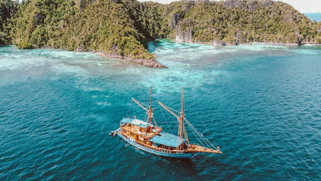 Komodo Phinisi Day Cruise: Luxury Day Trips Without the Overnight